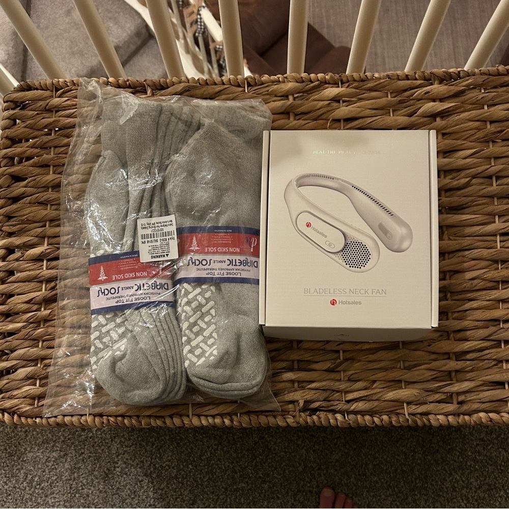 Bladeless Neck Fan - White and non skid socks for diabetics. 6 pairs of socks.